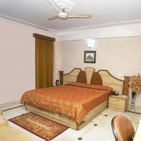 Hotel Welcome Palace Агартала Экстерьер фото